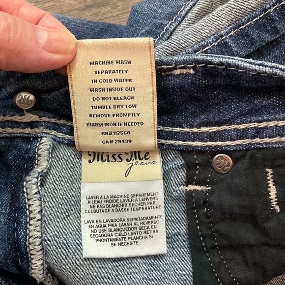 Miss Me Embellished Embroidered Denim Shorts Womens Sz 28 - Picture 8 of 8